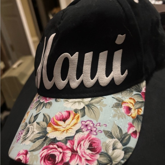 Maui Floral Cap - Picture 3 of 13